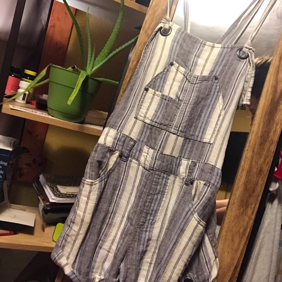 Adorable shortalls FP - Picture 2 of 8